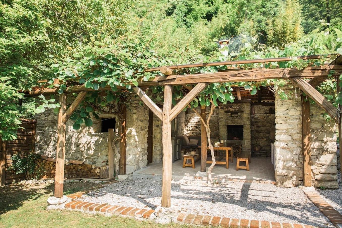 Kuninez, Holiday Home With Summer Kitchen Most na Soči 外观 照片